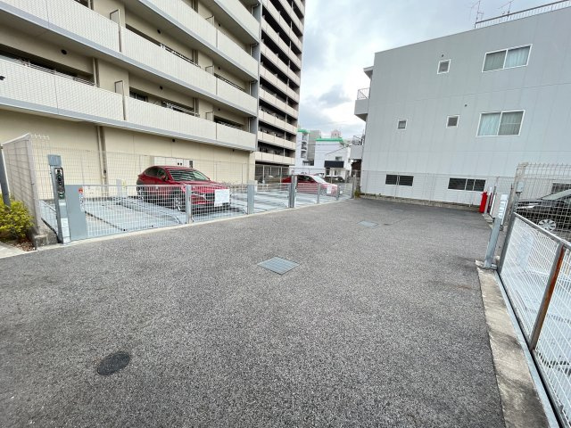 サンクレイドル千種古出来の駐車場