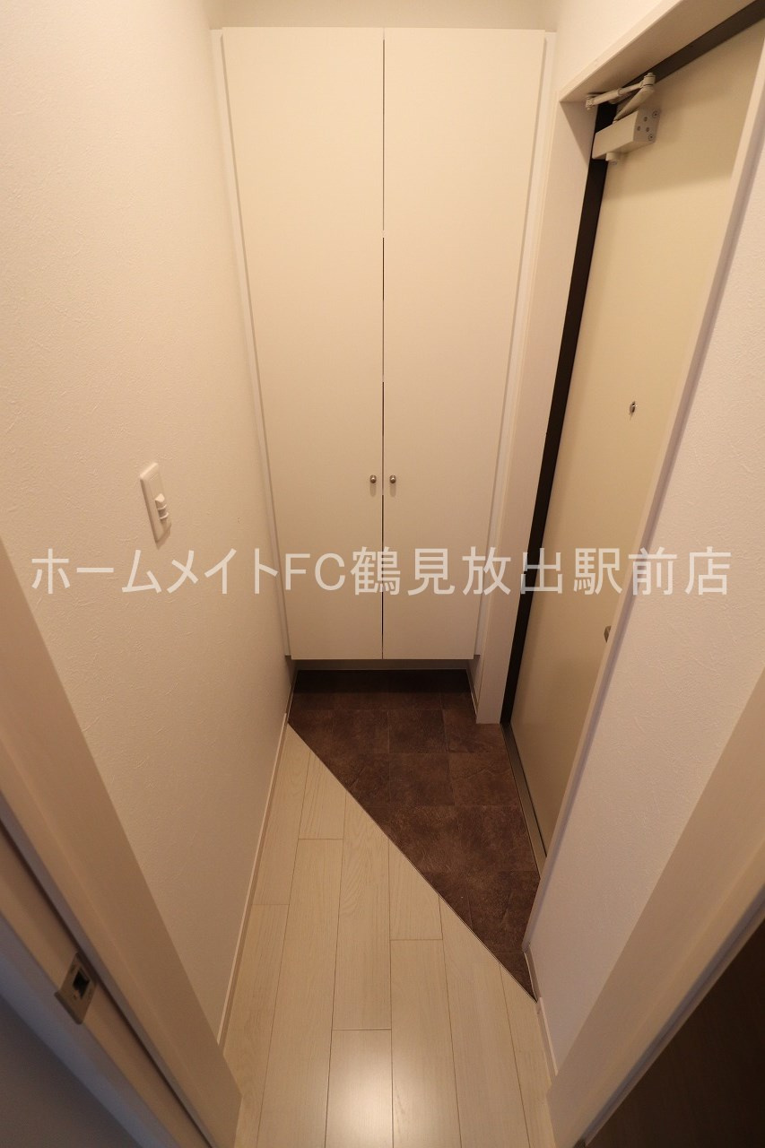 F asecia Sphaleの玄関