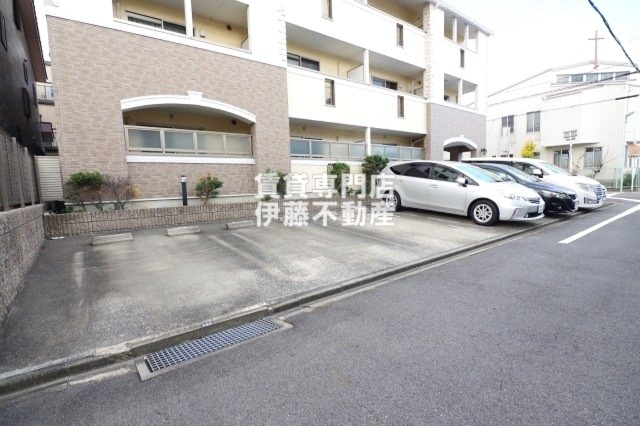 アピア天塚の駐車場