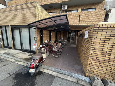 【その他共用部分】 | ルガル・デ・レイナ | 駐輪場ですです