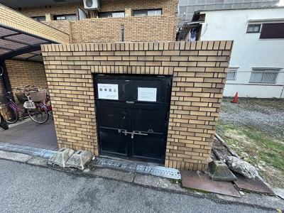 【その他共用部分】 | ルガル・デ・レイナ | ゴミ置き場です