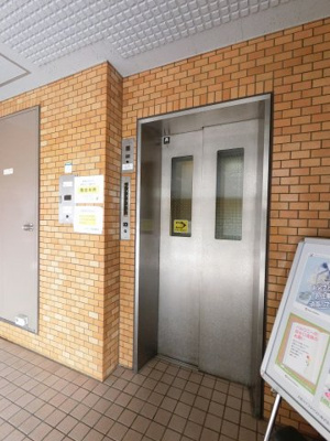 【その他共用部分】 | ダイアパレス菊名 | お買い物時やベビーカーの出し入れに便利なエレベーター付です。