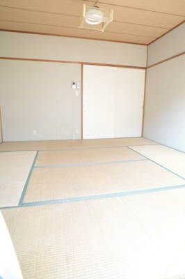 【子供部屋】 | 青葉ハイツ2 | 懐かしのちゃぶ台も似合うかも。