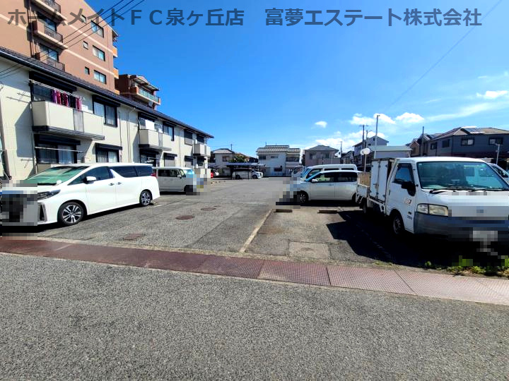 紙屋ハウス5番館E棟の駐車場