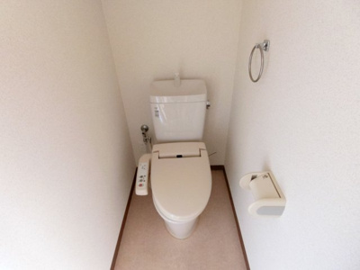 【トイレ】 | ノア本屋敷 | 温水洗浄便座付きのトイレ。