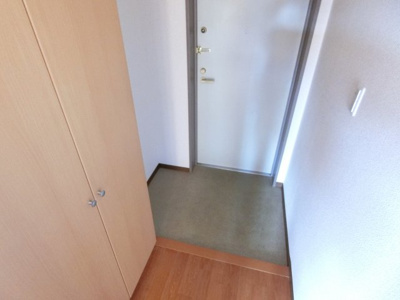 【玄関】 | ノア本屋敷 | 背の高い下駄箱で靴もすっきり収納できます。