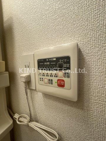 ハイネス川端の浴室|浴室乾燥機です