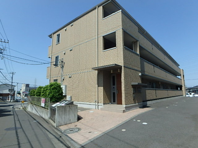 敷地内に駐車場・駐輪場・ゴミ置場あります