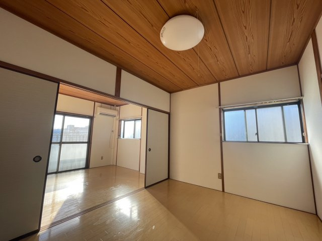 コーポ安並の洋室