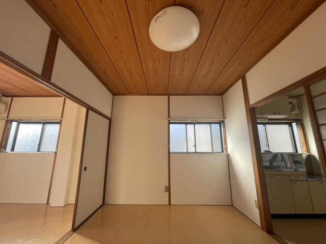 コーポ安並の洋室