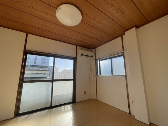 コーポ安並の洋室