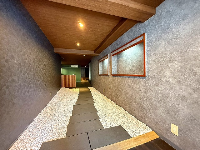 松尾邸のロビー|店舗入り口