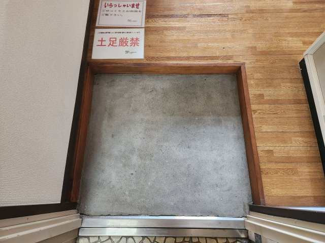 ハイム岡田の玄関
