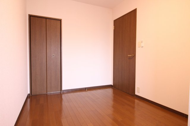 プラザハイツ二ツ屋C棟の子供部屋