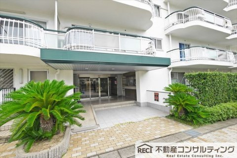 グランドハイツ魚崎のエントランス
