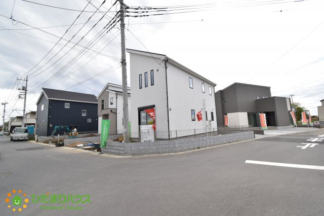 鴻巣市北新宿　3期　新築未入居物件　Ricca　01の前面道路含む現地写真|前面道路が広いので開放感があります♪
