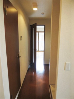 【展望】 | 玄関から室内への景観です！キッチンの奥に洋室7.2帖のお部屋があります♪