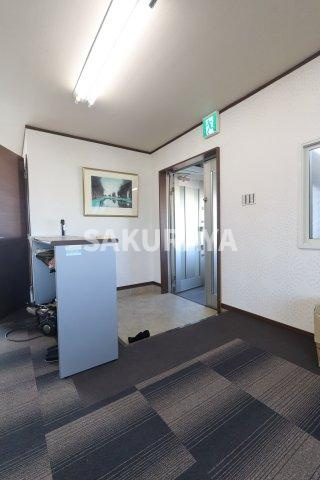 足利市福富町の事務所の玄関