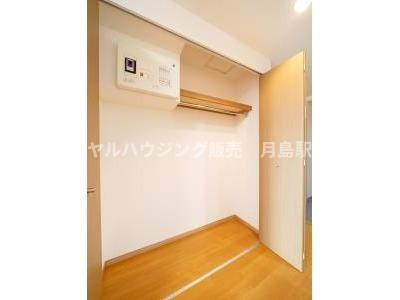 クローゼット
※同タイプ・別階の内観写真を掲載している場合があります。現状と仕様が異なる際は、現状を優先するものとします。