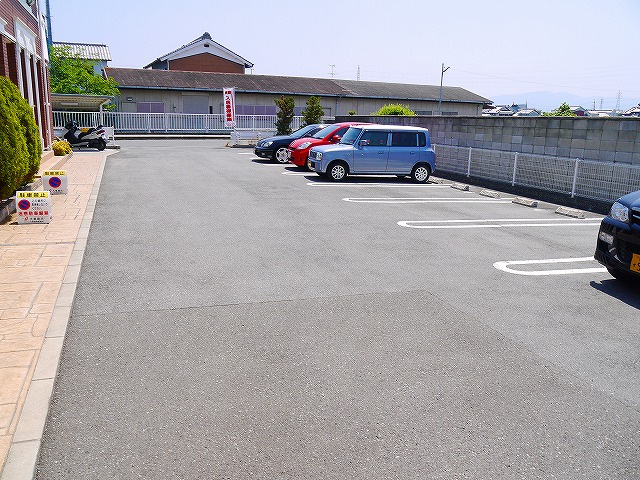 メゾン・ド・エトワールの駐車場|駐車場に車を止められます