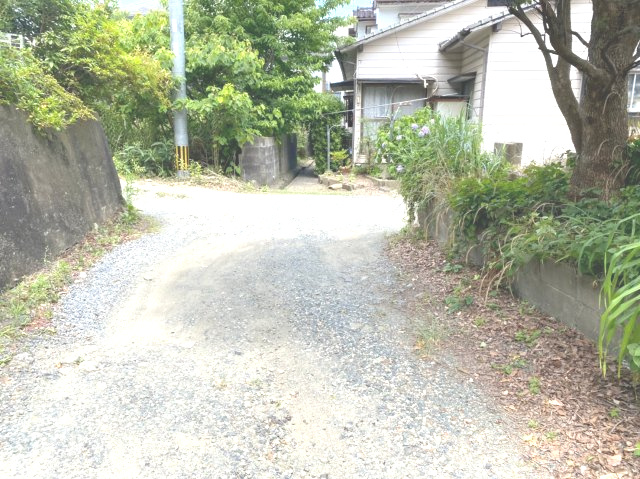 篠栗町中央5丁目戸建の前面道路含む現地写真
