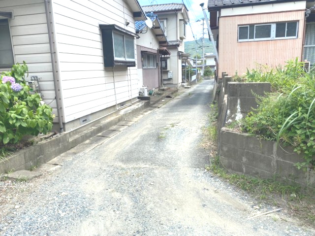篠栗町中央5丁目戸建の前面道路含む現地写真