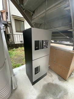 【その他共用部分】 | 共用エントランスには宅配BOXがあるので荷物の受け取りもスムーズに♪再配達の手間がかからないのが魅力♪