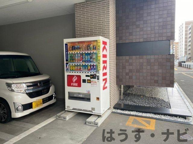 サヴォイラルカンジュの設備|《オーナーチェンジ物件》駐車スペースには自販機があります！