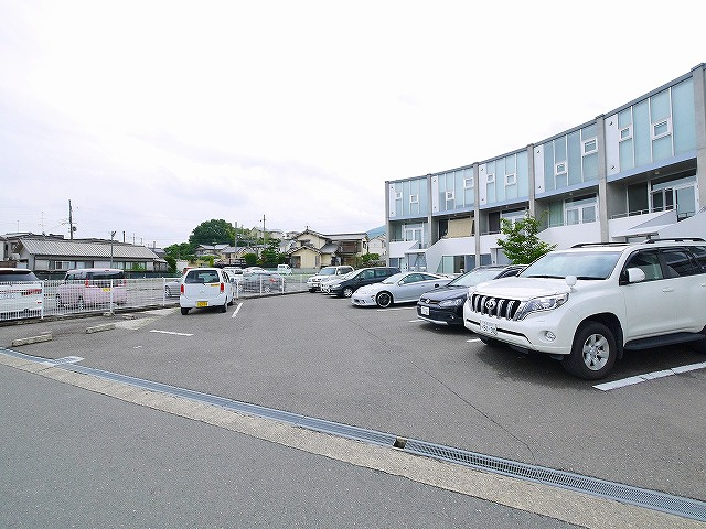 桜ハウスの駐車場|カースペースがあります