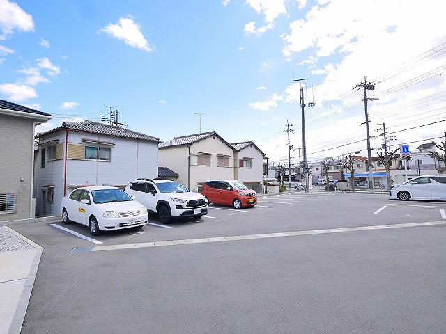 アダージオの駐車場