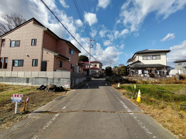 高崎市金古町売土地 1区画の前面道路含む現地写真
