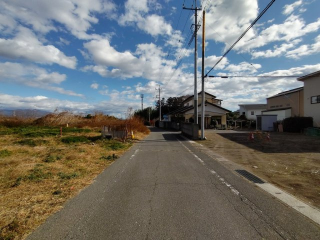 高崎市金古町売土地 2区画の前面道路含む現地写真