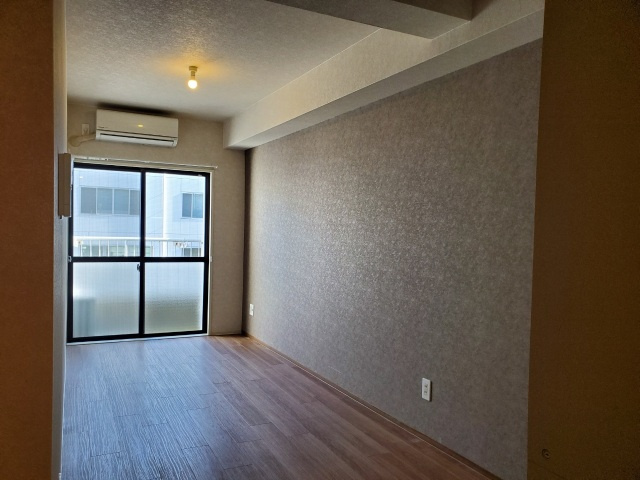 セントラルコーポ橋本の洋室|広々とした洋室です