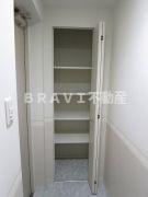 huit arbre上町台 （ユイットアルブルウエマチダイ）BRAVI不動産の玄関|【huit arbre上町台】