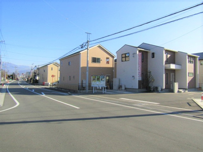 【前面道路含む現地写真】 | 新古戸建　笛吹市石和町小石和 | 前面道路含む現地写真です