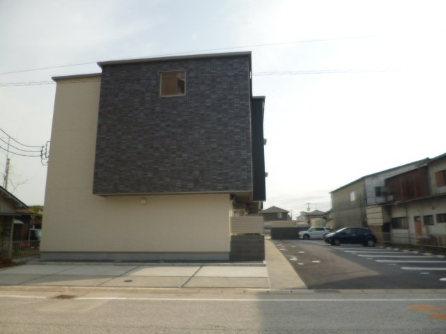 都窪郡早島町前潟の賃貸マンションの駐車場