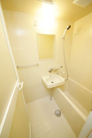 コーポソレイユの浴室|別部屋同間取りのお写真となります。参考にご覧くださいませ。