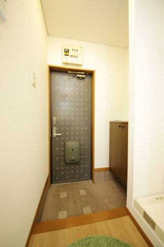 コーポソレイユの玄関|別部屋同間取りのお写真となります。参考にご覧くださいませ。