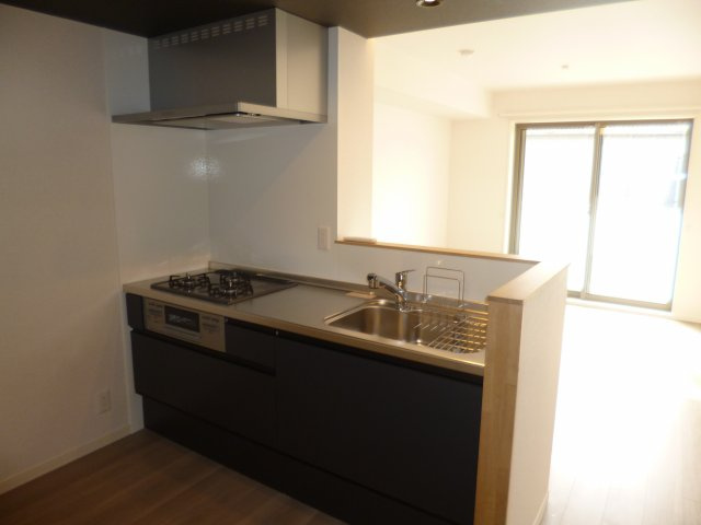 セルディーナ早島駅前のキッチン|３口ガスコンロ付システムキッチン