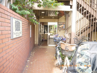 【エントランス】 | エントランス部分となります。