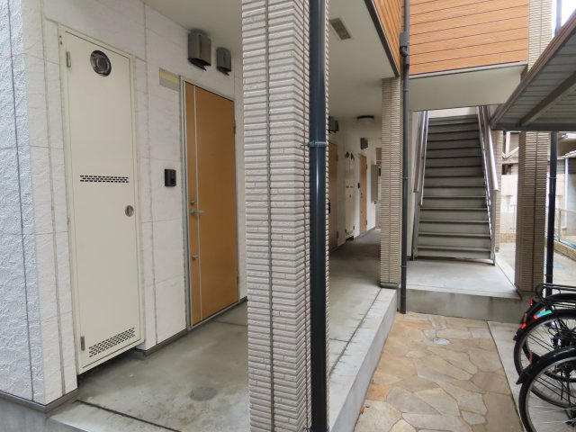 フジパレス塚本のエントランス
