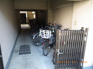 【その他共用部分】 | 建物内に、便利な駐輪場が有ります。