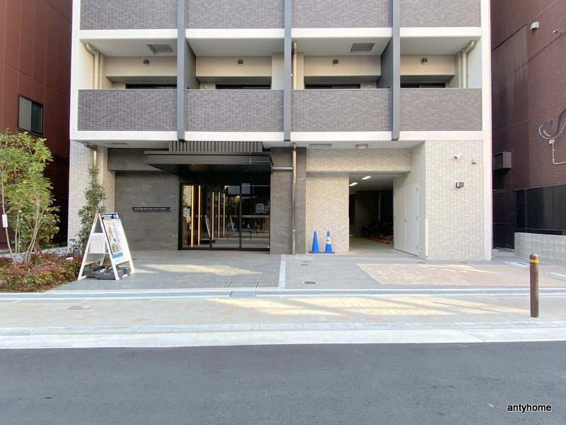 リビオメゾン西天満　仲介手数料無料のエントランス