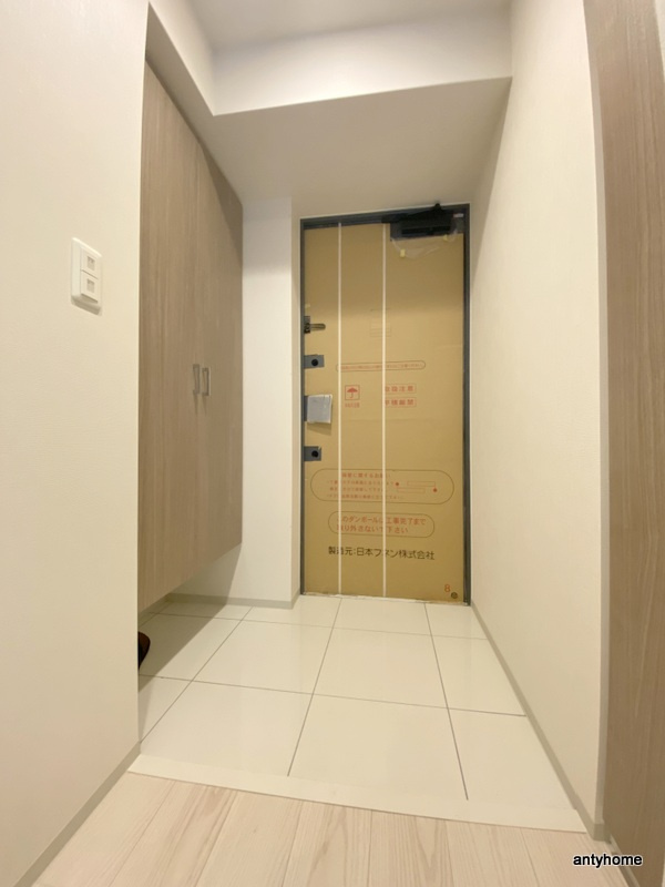 リビオメゾン西天満　仲介手数料無料の玄関