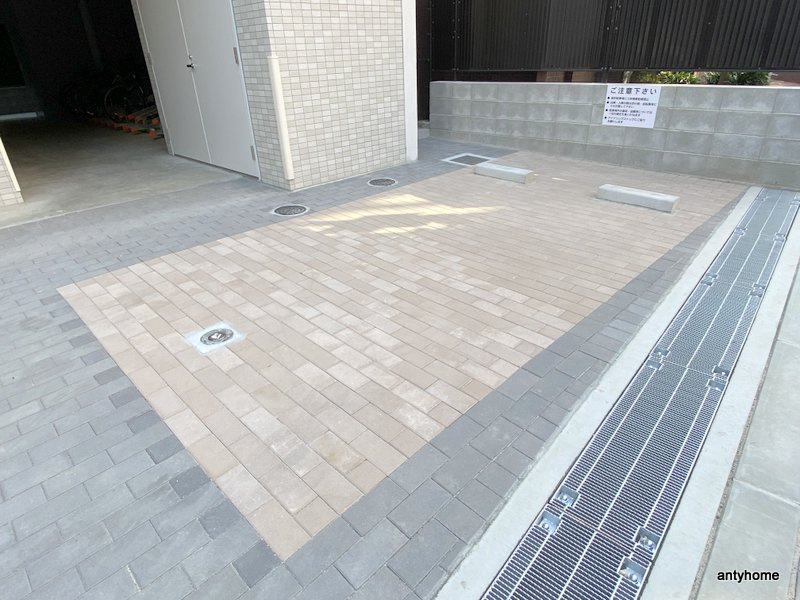 リビオメゾン西天満　仲介手数料無料の駐車場