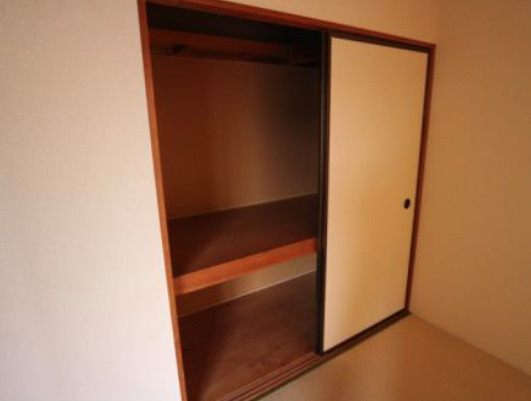 コーポ大久保【10,000円キャッシュバック対象物件】の収納|便利な収納スペースです