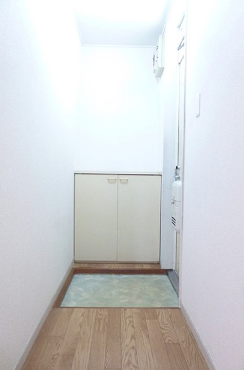 コーポ大久保【10,000円キャッシュバック対象物件】の玄関|ゆったりとした玄関です