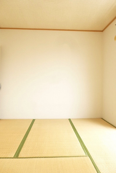 コーポ大久保【10,000円キャッシュバック対象物件】の和室|落ち着いた雰囲気の和室付きです