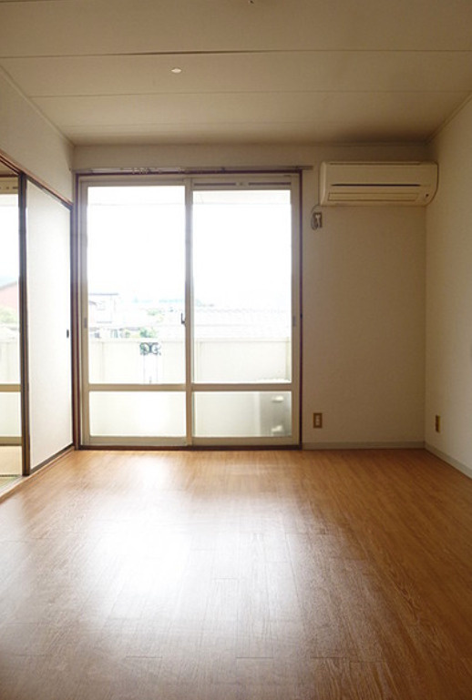 コーポ大久保【10,000円キャッシュバック対象物件】の洋室|きれいな洋室です