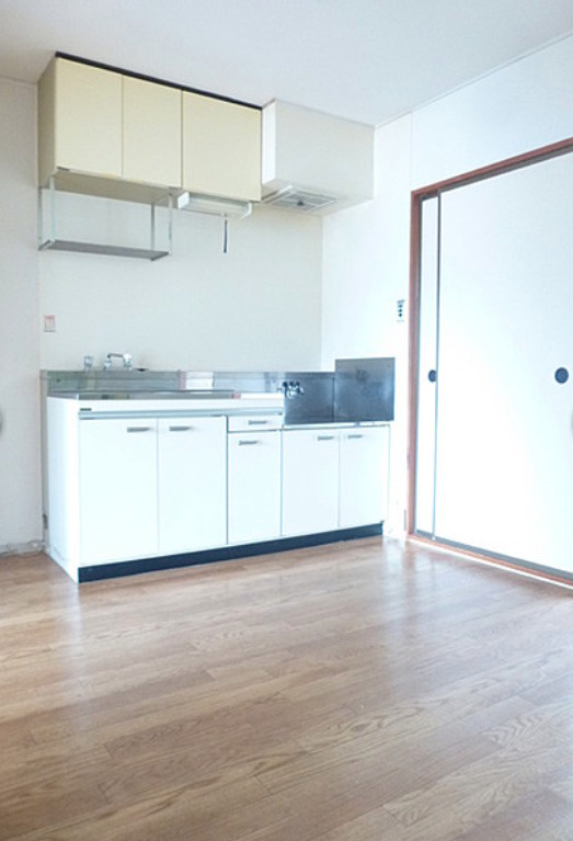 コーポ大久保【10,000円キャッシュバック対象物件】のキッチン|コンパクトなキッチンで掃除もラクラク